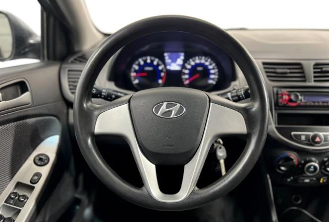 Hyundai Solaris I с пробегом 2014 года, цена 900 000 рублей, 100308 км, седан, Автокод Объявления