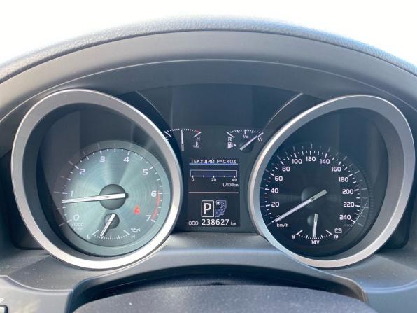 Toyota Land Cruiser 200 Series Рестайлинг 1 с пробегом 2014 года, цена 4 290 000 рублей, 237122 км, внедорожник, Автокод Объявления