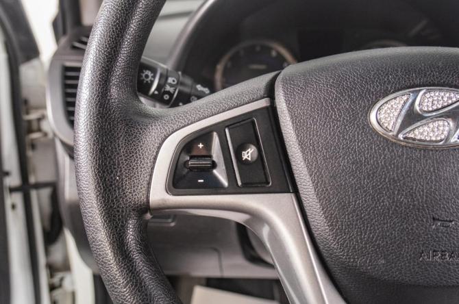 Hyundai Solaris I Рестайлинг с пробегом 2016 года, цена 1 349 000 рублей, 225000 км, седан, Автокод Объявления