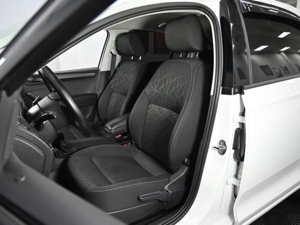 Skoda Rapid I Рестайлинг с пробегом 2018 года, цена 999 000 рублей, 182000 км, лифтбек, Автокод Объявления
