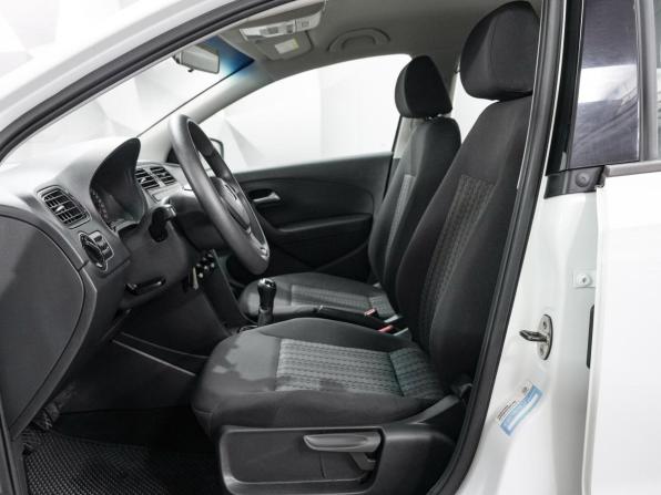 Volkswagen Polo V Рестайлинг с пробегом 2018 года, цена 1 042 000 рублей, 126300 км, седан, Автокод Объявления