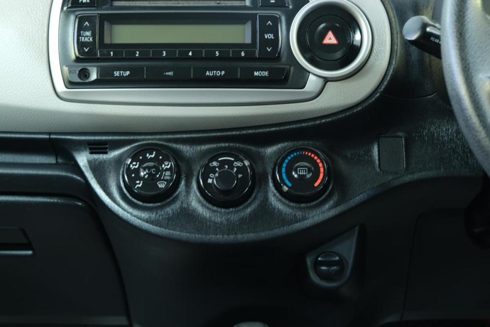 Toyota Vitz III (XP130) Омск  - изображение 16