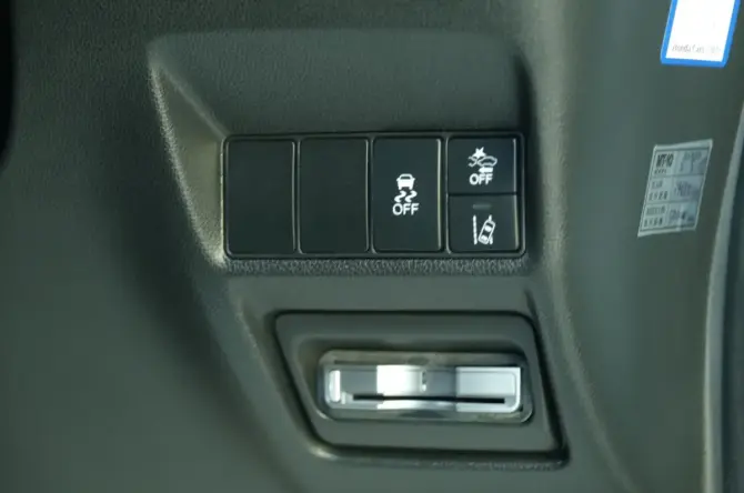 Honda Stepwgn V с пробегом 2015 года, цена 1 869 000 рублей, 102000 км, минивэн, Автокод Объявления