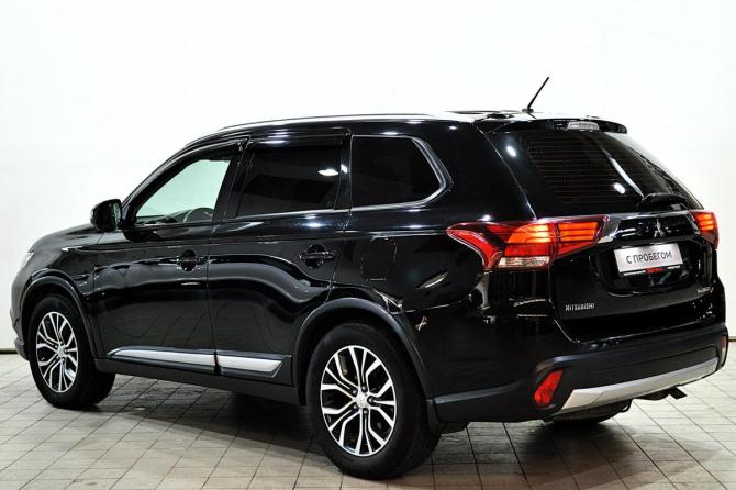 Mitsubishi Outlander III Рестайлинг 2 с пробегом 2015 года, цена 1 550 000 рублей, 181000 км, внедорожник, Автокод Объявления