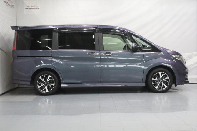 Honda Stepwgn V с пробегом 2015 года, цена 1 750 000 рублей, 82909 км, минивэн, Автокод Объявления