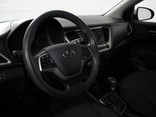 Hyundai Solaris II с пробегом 2018 года, цена 1 295 000 рублей, 97290 км, седан, Автокод Объявления