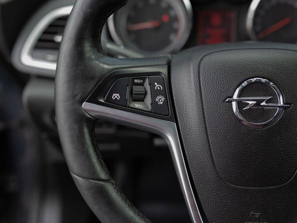 Opel Astra J Рестайлинг с пробегом 2013 года, цена 670 000 рублей, 317528 км, седан, Автокод Объявления