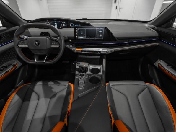 Changan UNI-V I с пробегом 2024 года, цена 2 440 000 рублей, 11279 км, лифтбек, Автокод Объявления