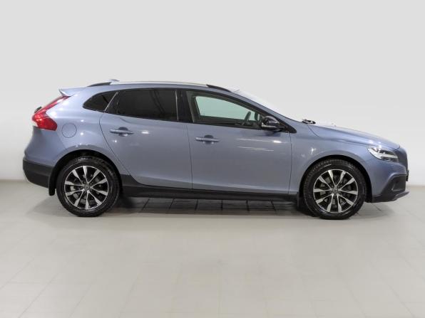 Volvo V40 II Рестайлинг с пробегом 2019 года, цена 2 390 000 рублей, 65640 км, хэтчбек, Автокод Объявления
