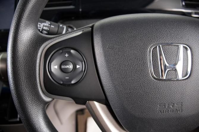 Honda Stepwgn V с пробегом 2015 года, цена 1 899 000 рублей, 82000 км, минивэн, Автокод Объявления