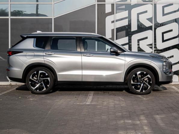Mitsubishi Outlander IV с пробегом 2023 года, цена 4 880 000 рублей, 1962 км, внедорожник, Автокод Объявления