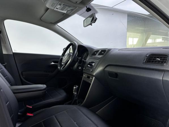 Volkswagen Polo V Рестайлинг с пробегом 2018 года, цена 1 220 000 рублей, 103550 км, седан, Автокод Объявления