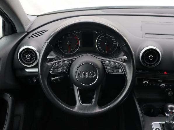 Audi A3 III (8V) Рестайлинг с пробегом 2018 года, цена 1 999 000 рублей, 118225 км, седан, Автокод Объявления