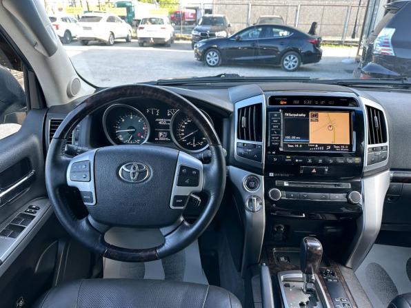 Toyota Land Cruiser 200 Series Рестайлинг 1 с пробегом 2013 года, цена 3 990 000 рублей, 215000 км, внедорожник, Автокод Объявления