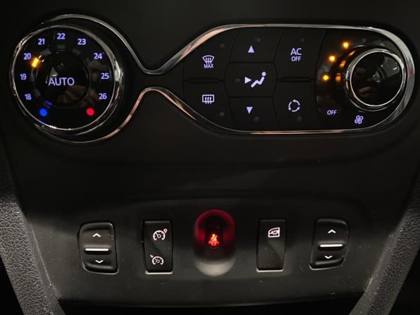 Renault Sandero II с пробегом 2014 года, цена 850 000 рублей, 141905 км, хэтчбек, Автокод Объявления