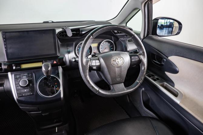 Toyota Wish II с пробегом 2010 года, цена 1 249 000 рублей, 220000 км, минивэн, Автокод Объявления