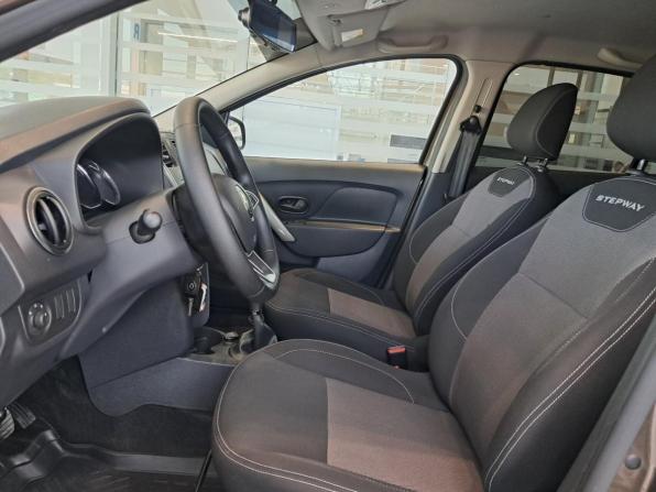 Renault Logan II Рестайлинг с пробегом 2021 года, цена 1 286 000 рублей, 100589 км, седан, Автокод Объявления