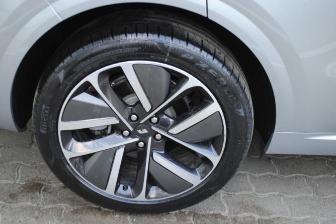 Li Auto (Lixiang) L6 с пробегом 2024 года, цена 5 899 000 рублей, 2140 км, внедорожник, Автокод Объявления