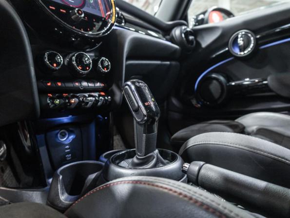 Mini Hatch III (F55/F56) Рестайлинг 2 с пробегом 2021 года, цена 3 649 700 рублей, 79207 км, хэтчбек, Автокод Объявления