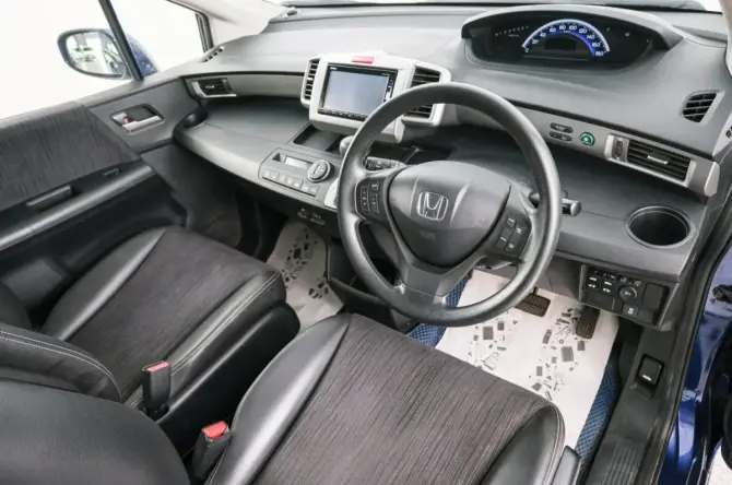 Honda Freed I Рестайлинг 2 с пробегом 2015 года, цена 1 239 000 рублей, 64195 км, компактвэн, Автокод Объявления