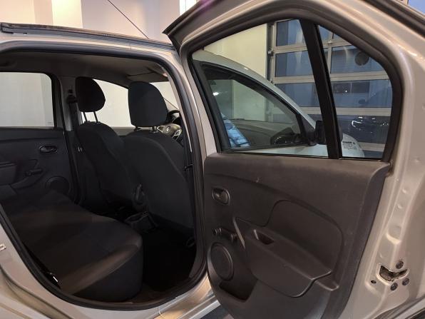 Renault Logan II Рестайлинг с пробегом 2018 года, цена 928 000 рублей, 160915 км, седан, Автокод Объявления