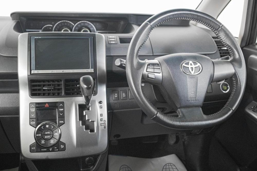 Toyota Voxy II (R70) Рестайлинг Кемерово  - изображение 15