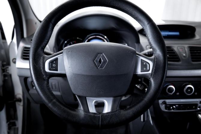 Renault Megane III Рестайлинг с пробегом 2013 года, цена 749 000 рублей, 214000 км, хэтчбек, Автокод Объявления