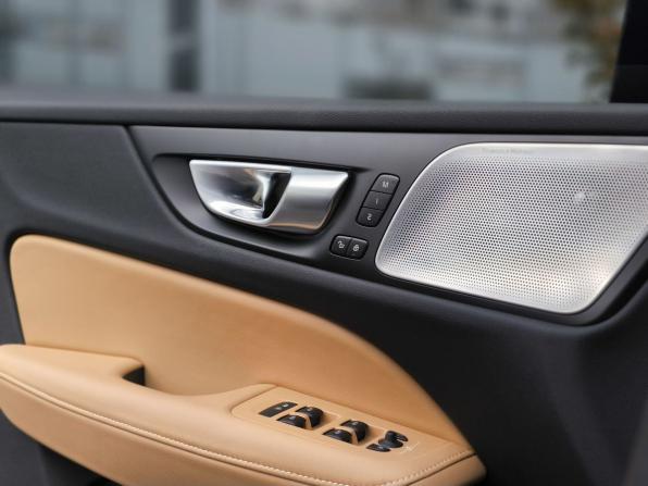 Volvo V60 Cross Country II с пробегом 2023 года, цена 6 250 000 рублей, 39628 км, универсал, Автокод Объявления