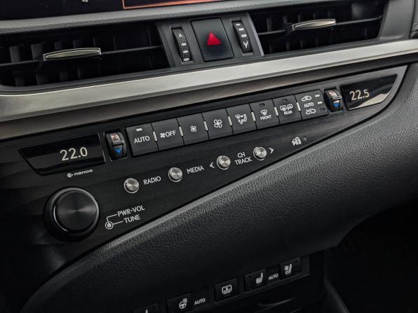 Lexus ES VII с пробегом 2018 года, цена 2 800 000 рублей, 227838 км, седан, Автокод Объявления