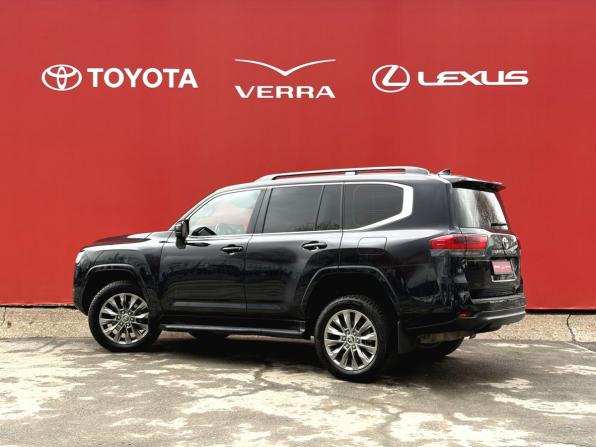 Toyota Land Cruiser 300 Series с пробегом 2022 года, цена 11 610 000 рублей, 67907 км, внедорожник, Автокод Объявления