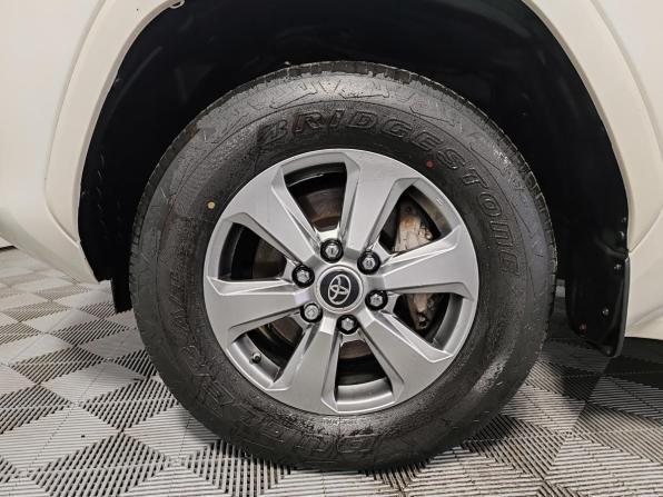 Toyota Land Cruiser 300 Series с пробегом 2022 года, цена 8 999 000 рублей, 104712 км, внедорожник, Автокод Объявления
