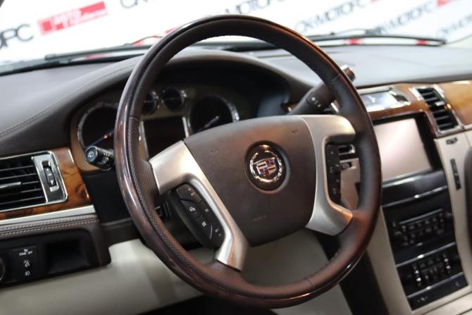 Cadillac Escalade III с пробегом 2013 года, цена 2 460 650 рублей, 316194 км, внедорожник, Автокод Объявления