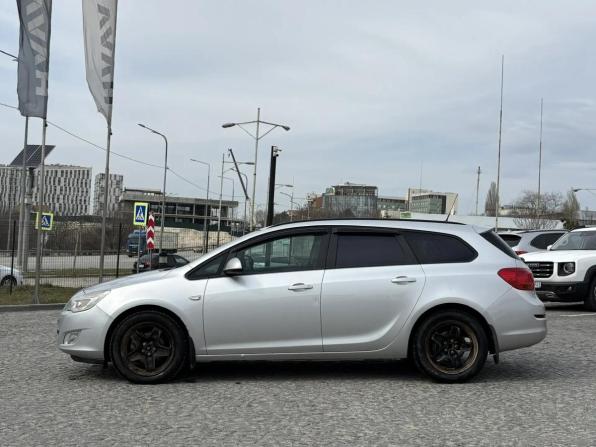 Opel Astra J Рестайлинг с пробегом 2012 года, цена 590 000 рублей, 243000 км, универсал, Автокод Объявления
