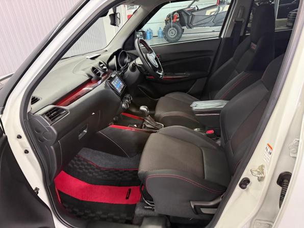 Suzuki Swift V с пробегом 2022 года, цена 1 437 000 рублей, 61424 км, хэтчбек, Автокод Объявления