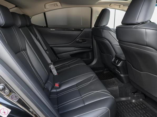 Lexus ES VII с пробегом 2018 года, цена 3 380 000 рублей, 147299 км, седан, Автокод Объявления
