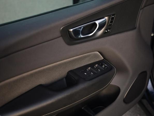 Volvo XC60 II Рестайлинг с пробегом 2021 года, цена 4 399 000 рублей, 87916 км, внедорожник, Автокод Объявления