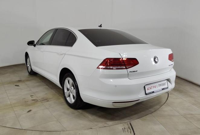 Volkswagen Passat B8 с пробегом 2017 года, цена 1 580 000 рублей, 279300 км, седан, Автокод Объявления