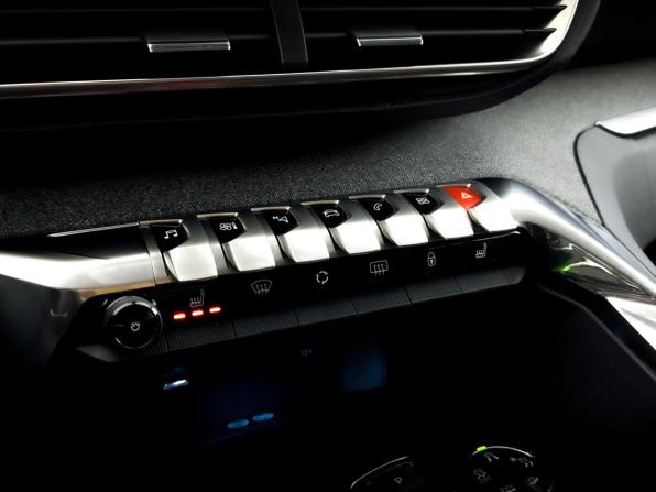 Peugeot 3008 II с пробегом 2017 года, цена 1 650 000 рублей, 100354 км, внедорожник, Автокод Объявления