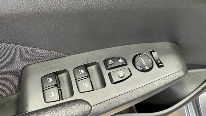 Hyundai Solaris II с пробегом 2017 года, цена 1 145 000 рублей, 75359 км, седан, Автокод Объявления