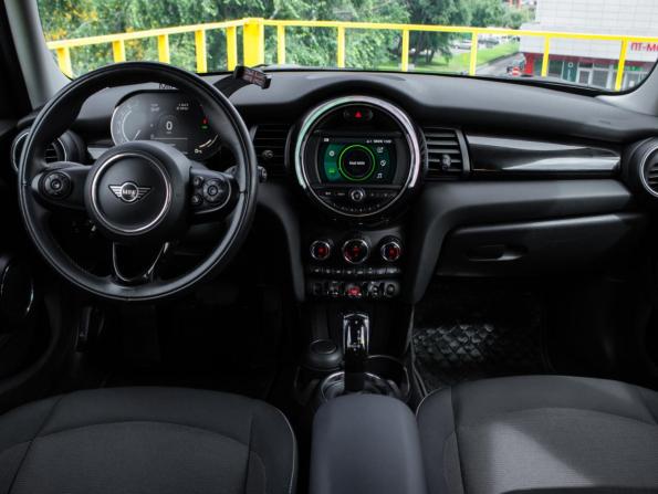 Mini Hatch III (F55/F56) Рестайлинг с пробегом 2020 года, цена 2 349 000 рублей, 68794 км, хэтчбек, Автокод Объявления