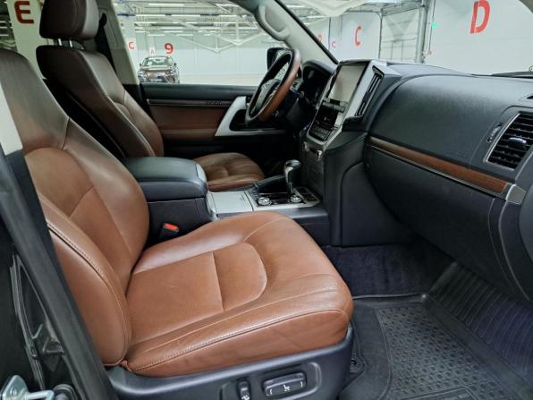 Toyota Land Cruiser 200 Series Рестайлинг 2 с пробегом 2017 года, цена 5 600 000 рублей, 192820 км, внедорожник, Автокод Объявления