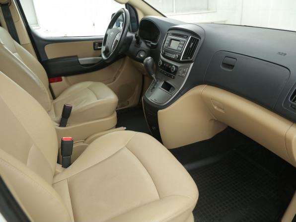 Hyundai H-1 II Рестайлинг 2 с пробегом 2019 года, цена 3 250 000 рублей, 54357 км, минивэн, Автокод Объявления