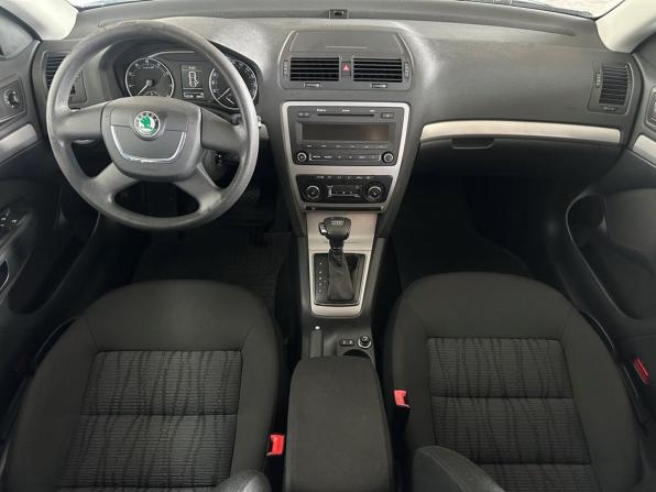 Skoda Octavia II (A5) Рестайлинг с пробегом 2009 года, цена 655 000 рублей, 142000 км, лифтбек, Автокод Объявления