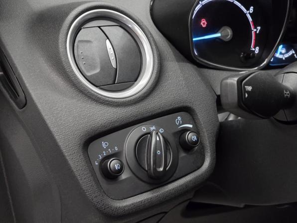 Ford Fiesta Mk6 Рестайлинг с пробегом 2018 года, цена 855 000 рублей, 73274 км, хэтчбек, Автокод Объявления