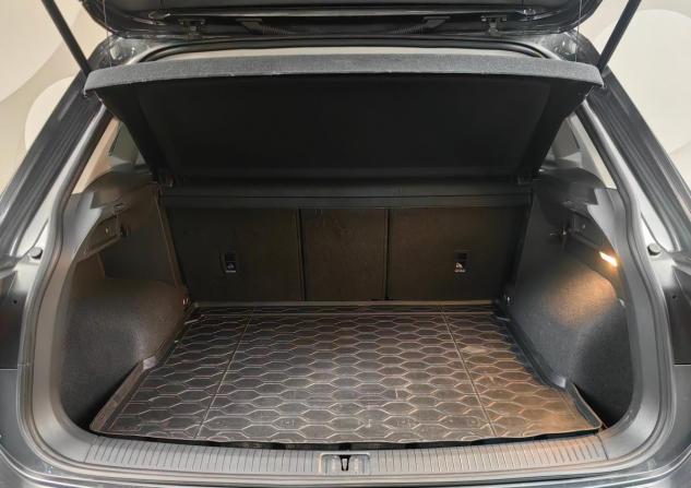 Volkswagen Tiguan II Рестайлинг с пробегом 2021 года, цена 3 444 000 рублей, 48045 км, внедорожник, Автокод Объявления