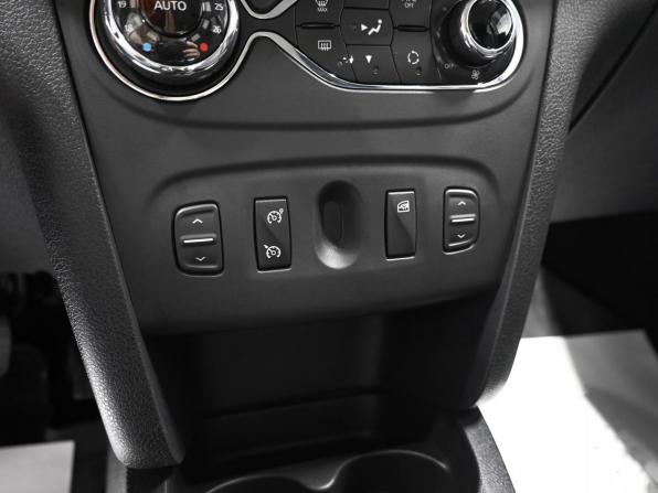 Renault Sandero II с пробегом 2017 года, цена 945 000 рублей, 95224 км, хэтчбек, Автокод Объявления