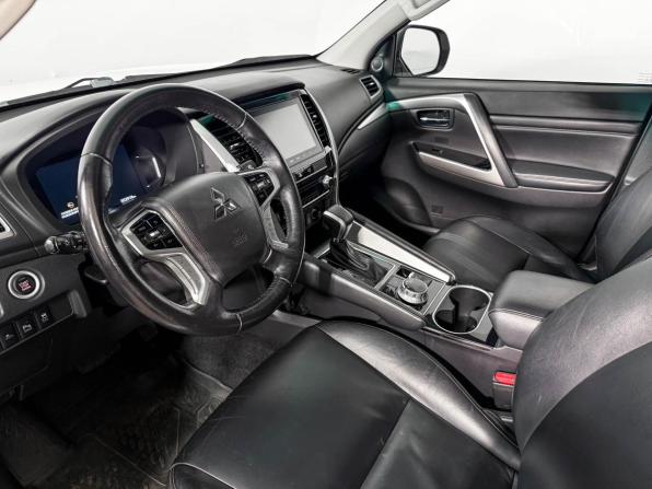 Mitsubishi Montero Sport III Рестайлинг с пробегом 2022 года, цена 3 729 000 рублей, 52898 км, внедорожник, Автокод Объявления