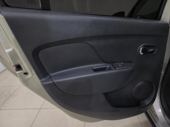 Renault Logan II Рестайлинг с пробегом 2022 года, цена 1 300 000 рублей, 72205 км, седан, Автокод Объявления
