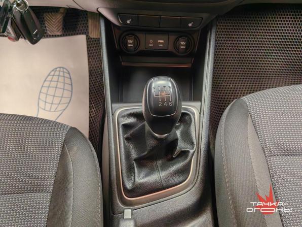 Hyundai Solaris II с пробегом 2018 года, цена 1 078 000 рублей, 166000 км, седан, Автокод Объявления