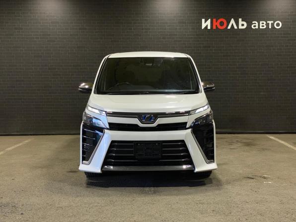 Toyota Voxy III (R80) Рестайлинг с пробегом 2018 года, цена 2 530 000 рублей, 106650 км, минивэн, Автокод Объявления